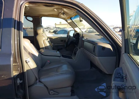 2004 Chevrolet Suburban 1500 Ls from USA, damaged, VIN 1GNEC16T24J268995